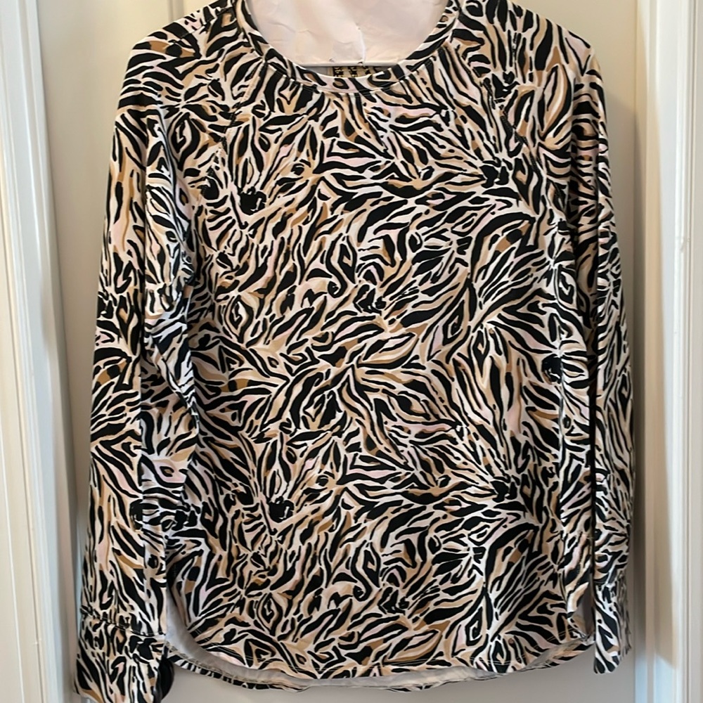 Lilly Pulitzer top. Luxletic. M.